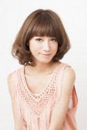 毛先ふわゆるミディアムボブ